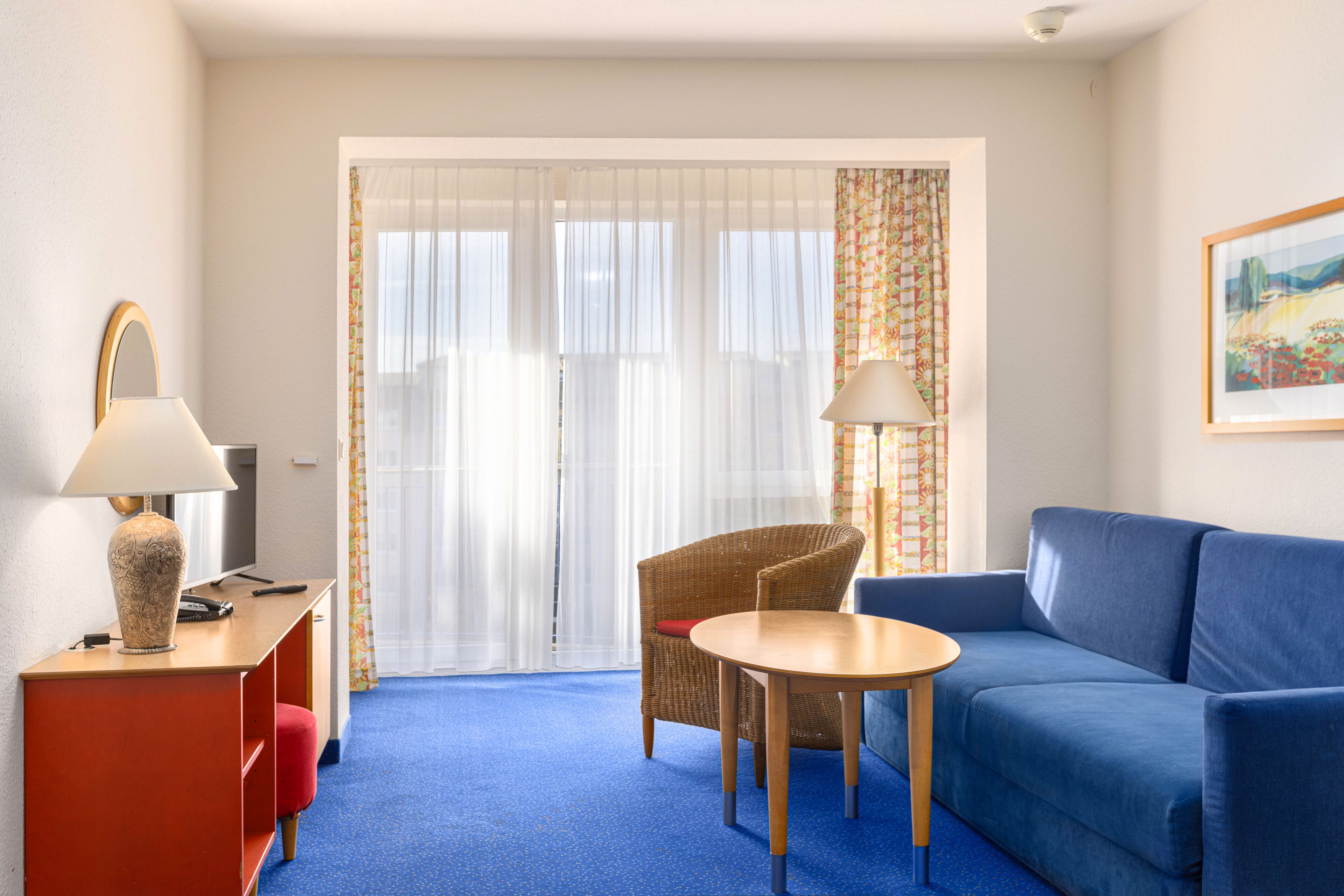 1 bedroom, hypo-allergenic bedding, desk, soundproofing