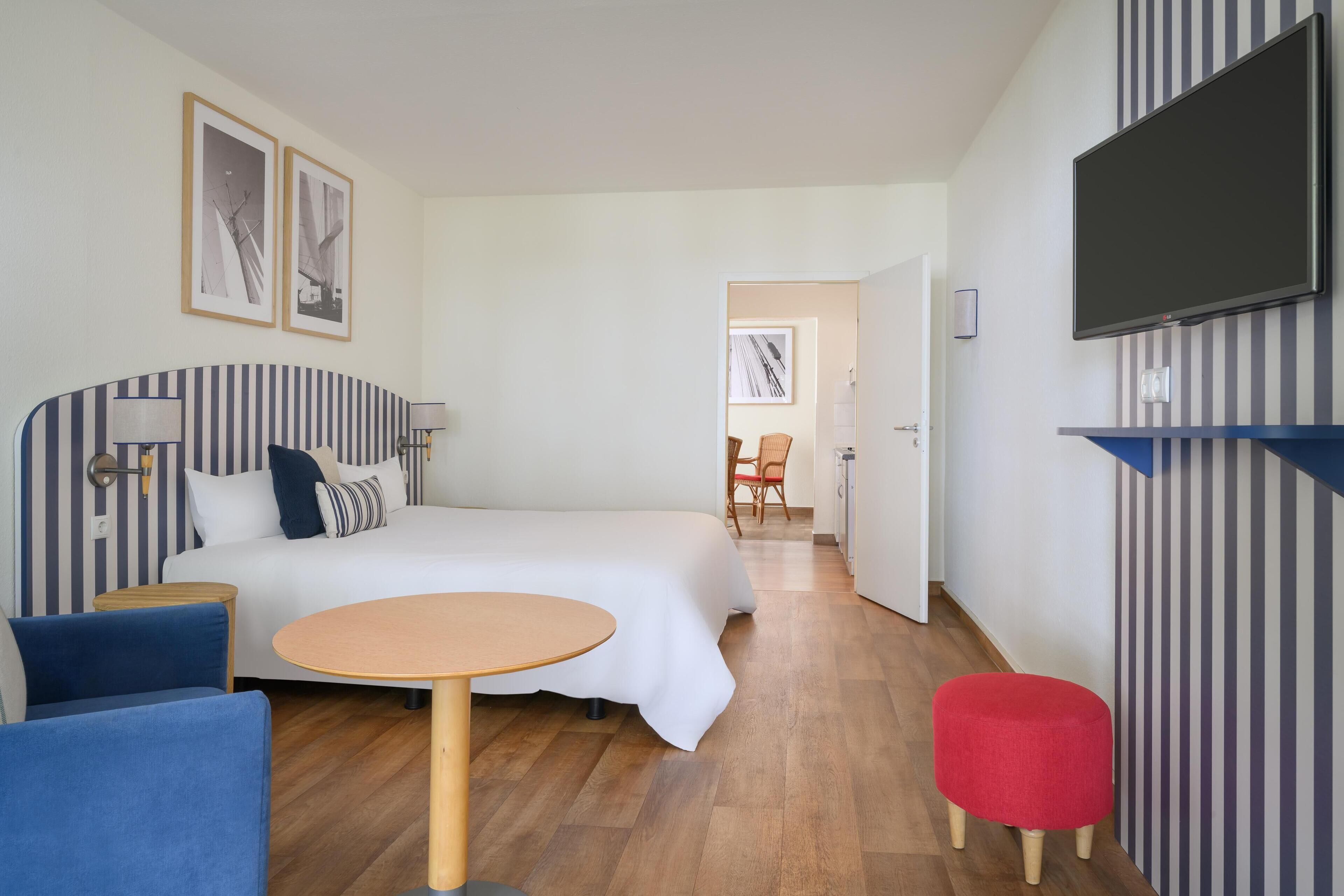 1,5 Raum Appartement | Allergikerbettwaren, Schreibtisch, schallisolierte Zimmer