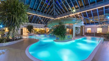 Indoor pool, sun loungers