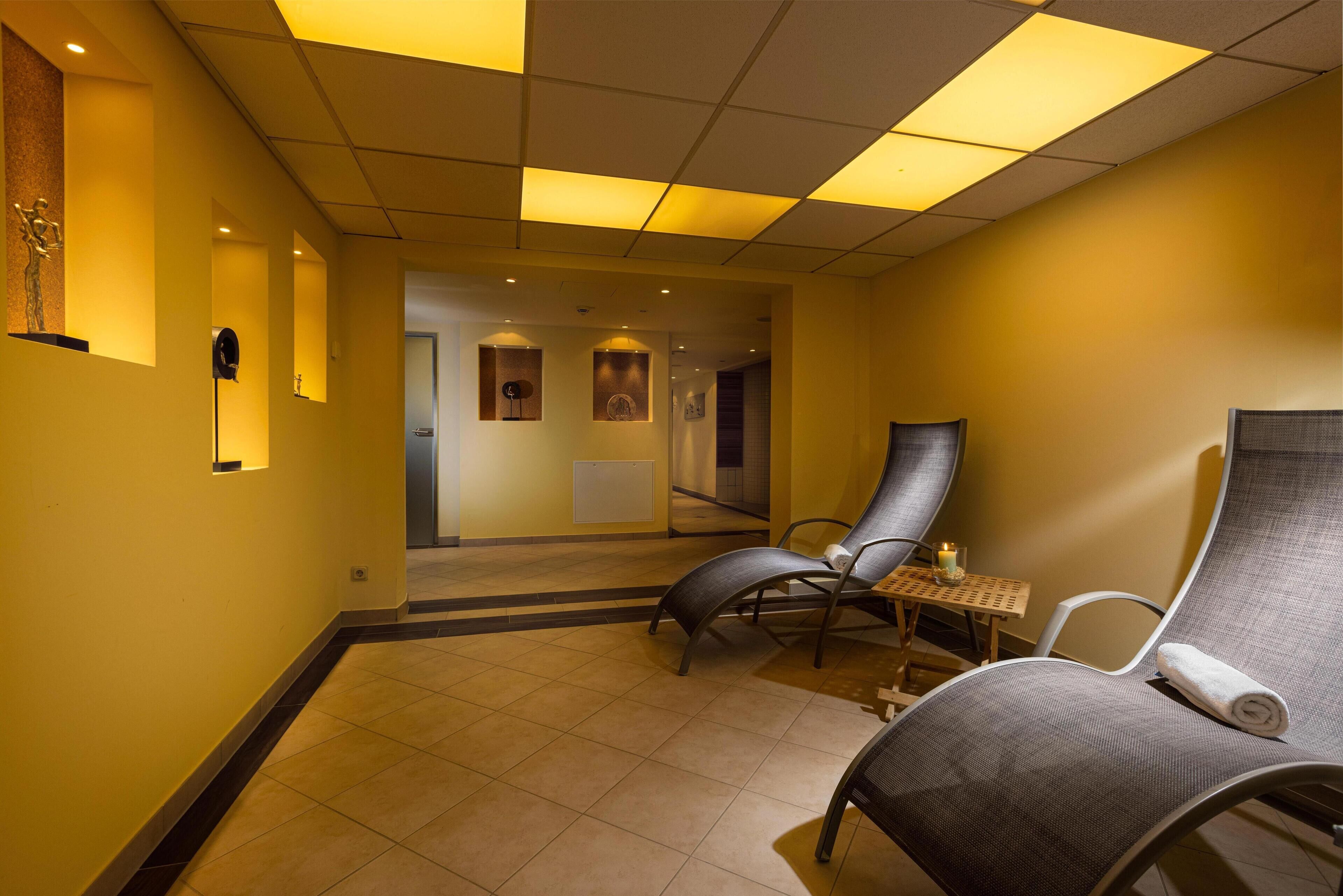 Couples treatment rooms, sauna, hot tub, steam room, body treatments