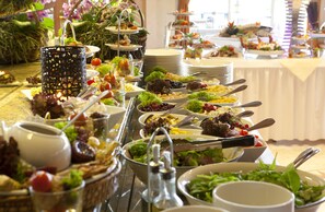 Petit déjeuner buffet servi tous les jours en supplément