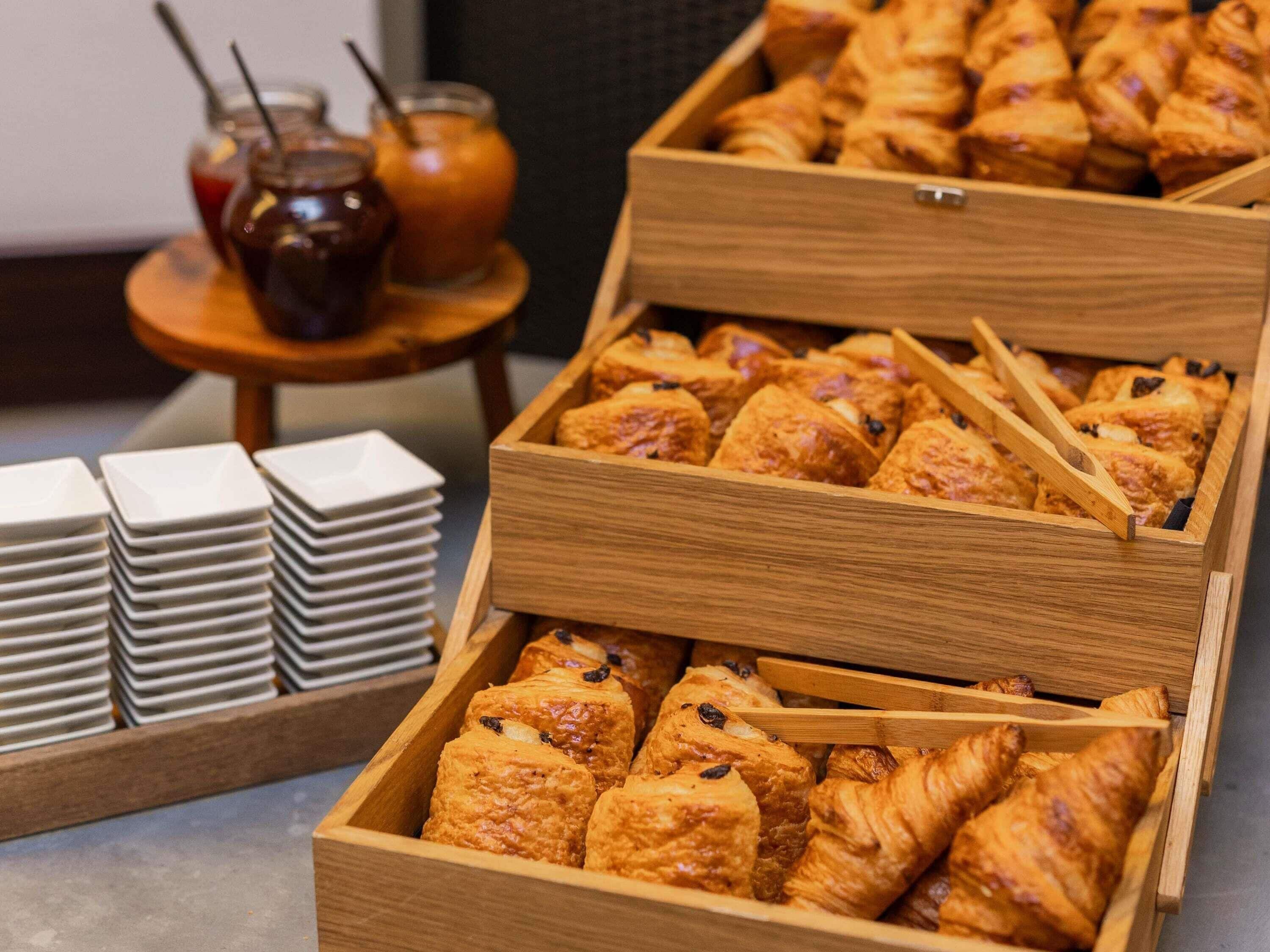 Daily buffet breakfast for a fee