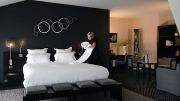 Luxe beddengoed, pillowtop-bedden, een minibar, een kluis op de kamer