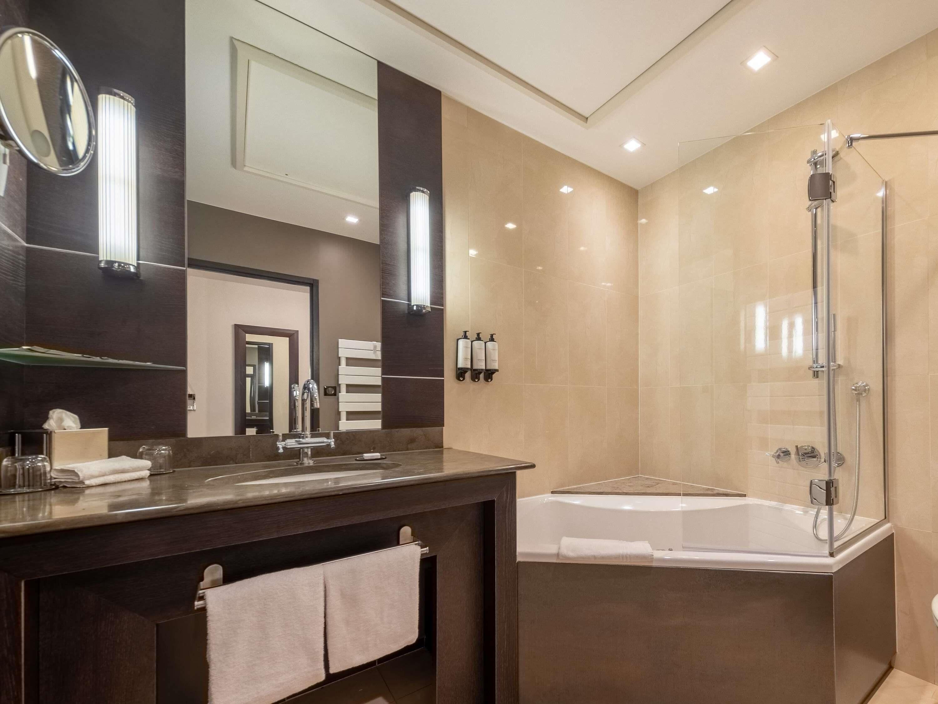 premium bedding, pillow-top beds, minibar, in-room safe