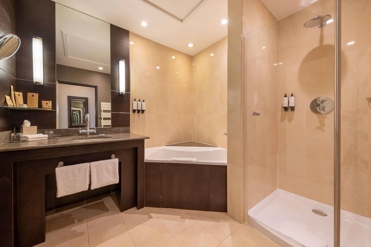 deluxe twin room, 1 double or 2 single beds | premium bedding, pillow-top beds, minibar, in-room safe