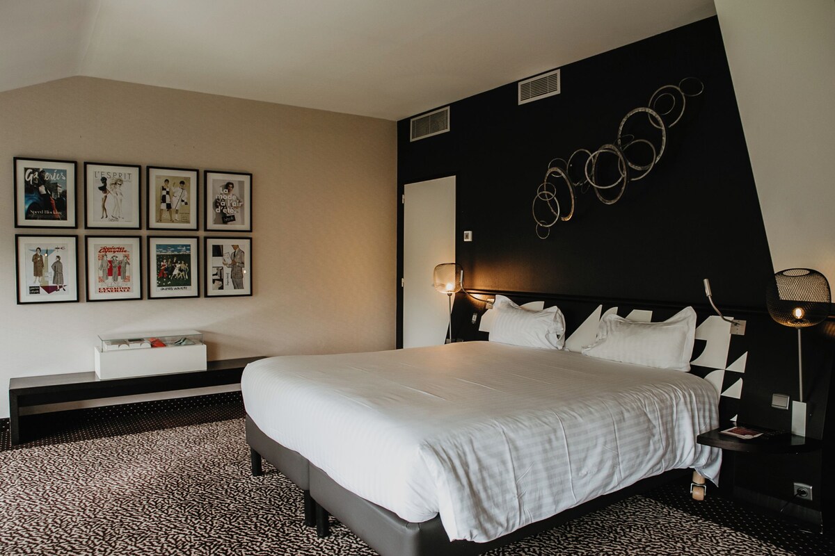 Junior Suite with 1 double bed and Sofa | Sengetøy av topp kvalitet, senger med overmadrass og minibar