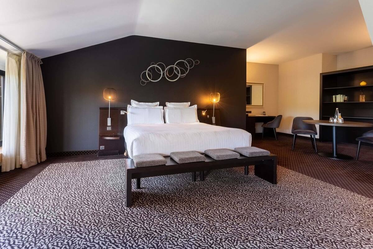 Junior Suite, 1 King Bed (Palace View)