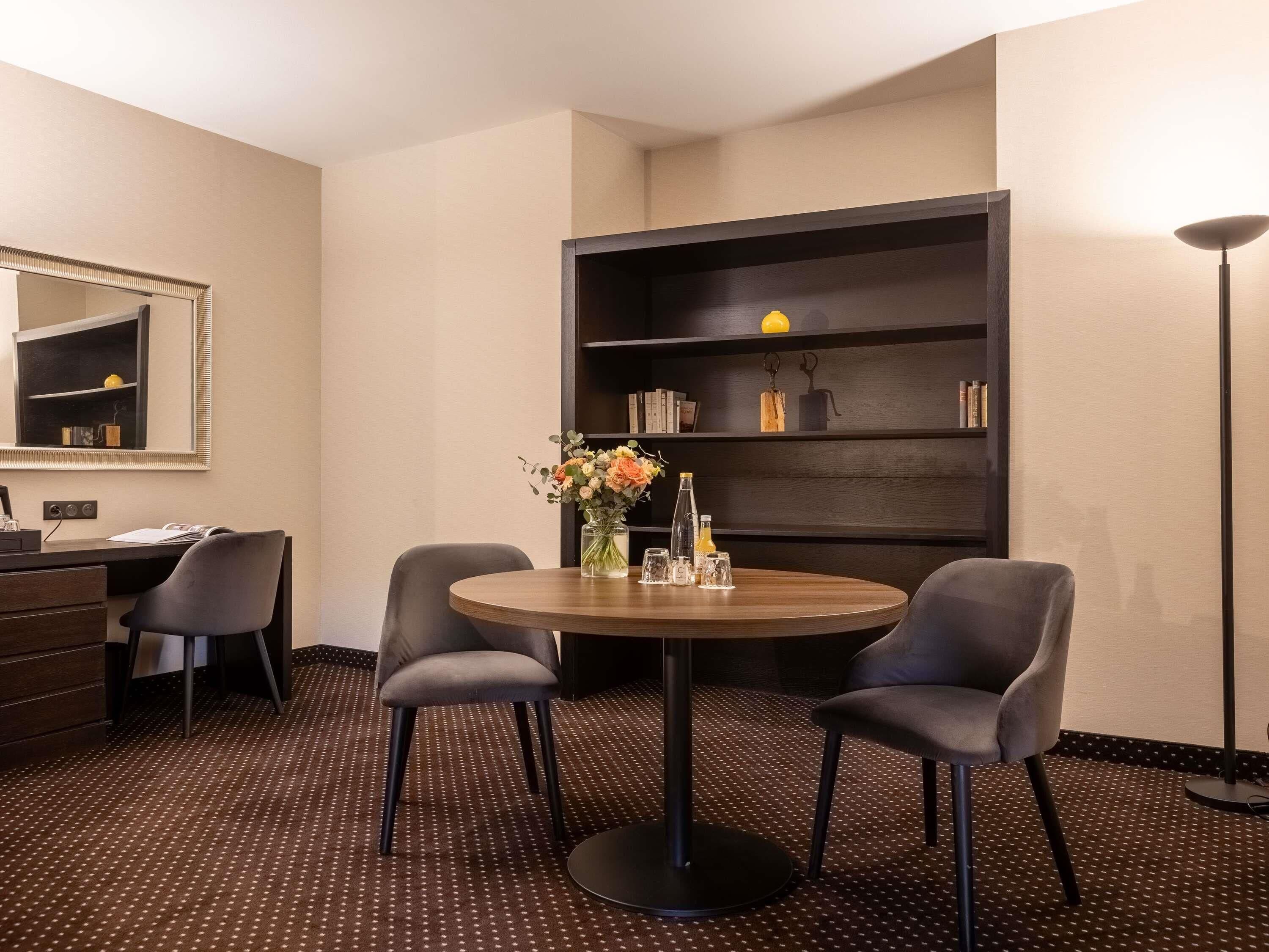 Junior Suite, 1 King Bed (Palace View) | Premium bedding, pillow-top beds, minibar, in-room safe