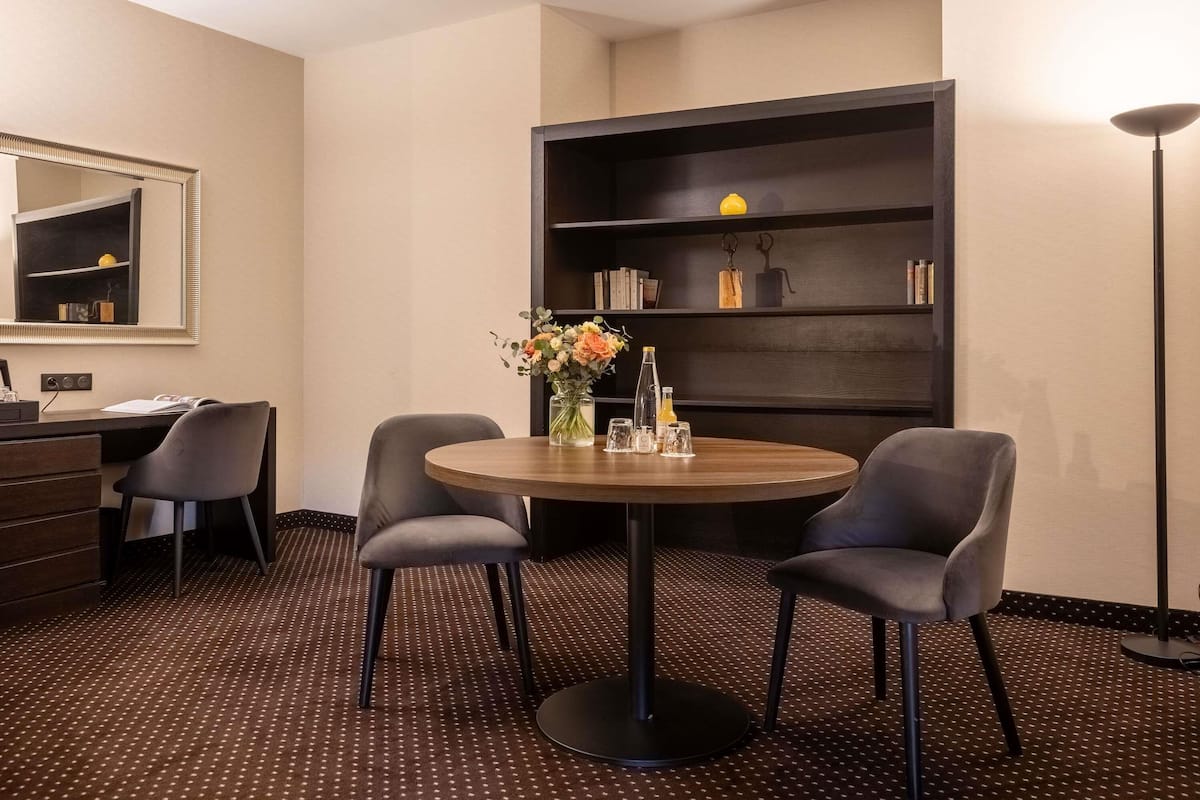 Junior Suite, 1 King Bed (Palace View) | Premium bedding, pillowtop beds, minibar, in-room safe