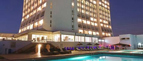 3 outdoor pools, pool umbrellas, sun loungers