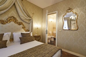 Superior Double Room | Minibar, in-room safe, desk, free WiFi - A La Locanda di Orsaria (Venice)