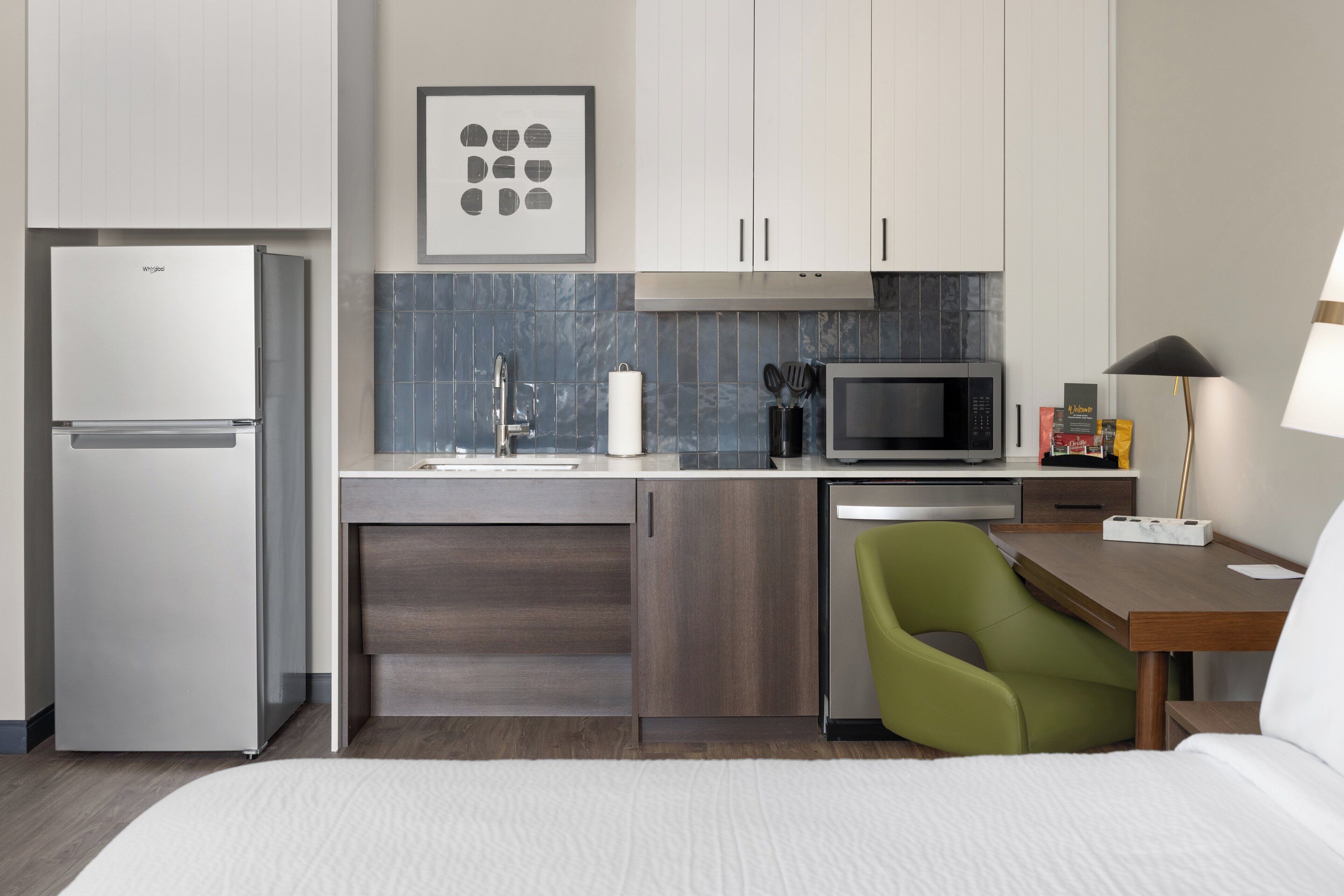 Suíte estúdio, 1 cama King, cozinha | Ferros/tábuas de passar roupa, Wi-Fi de cortesia, roupa de cama