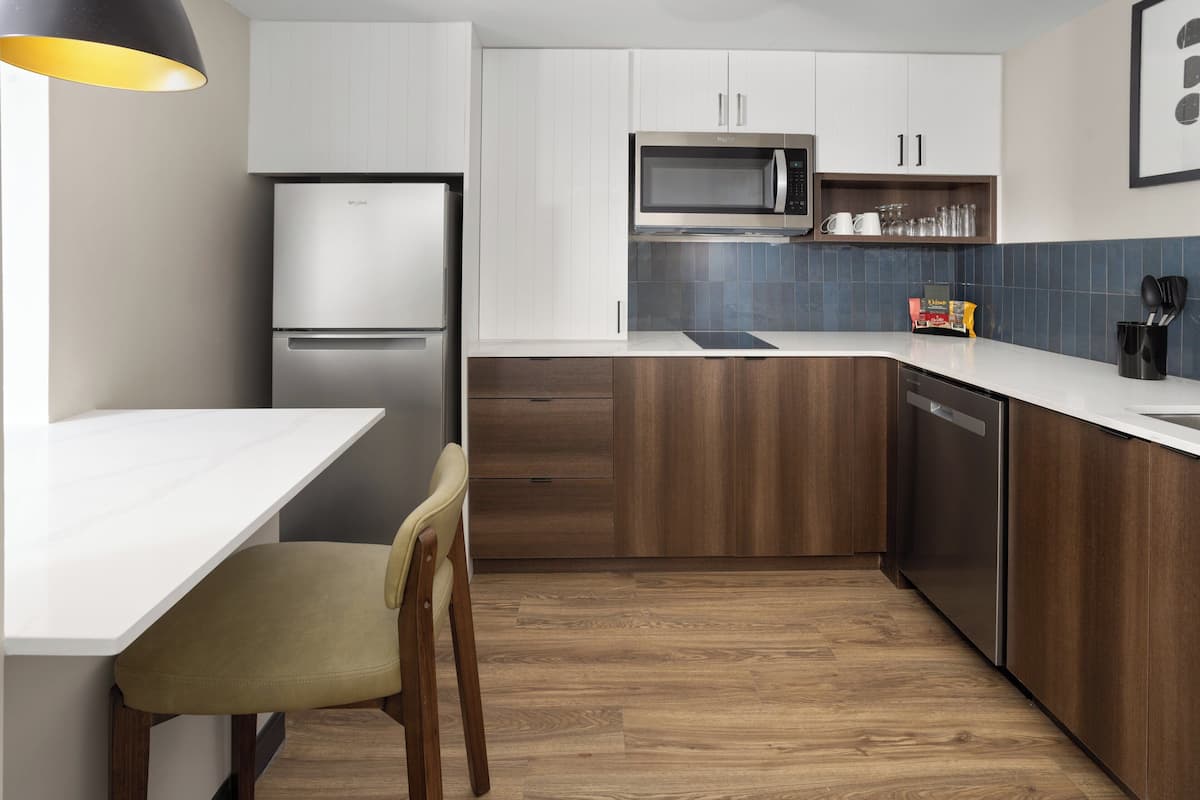 Suite, 1 Bedroom, Balcony | Room amenity