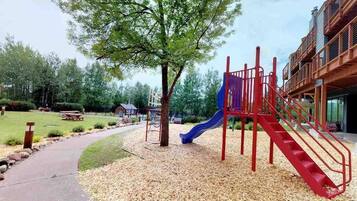 Área de juegos infantiles al aire libre