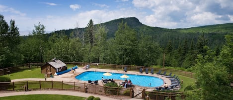 Indoor pool, seasonal outdoor pool, sun loungers