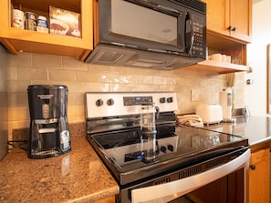 Superior Townhome, 3 Bedrooms | Private kitchen