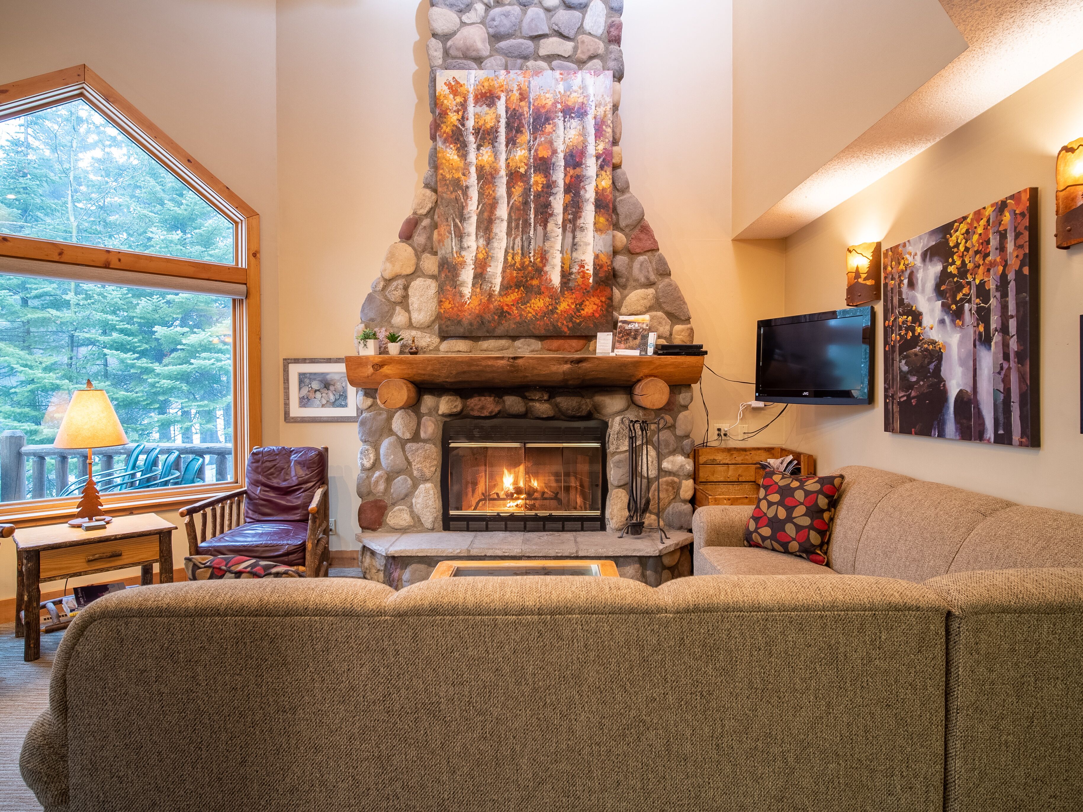 Townhome, 4 Bedrooms (Poplar Ridge) | Living area | Flat-screen TV, table tennis, books, video library