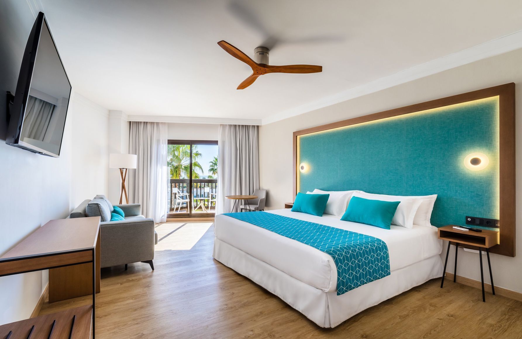 Premium bedding, minibar, in-room safe, desk