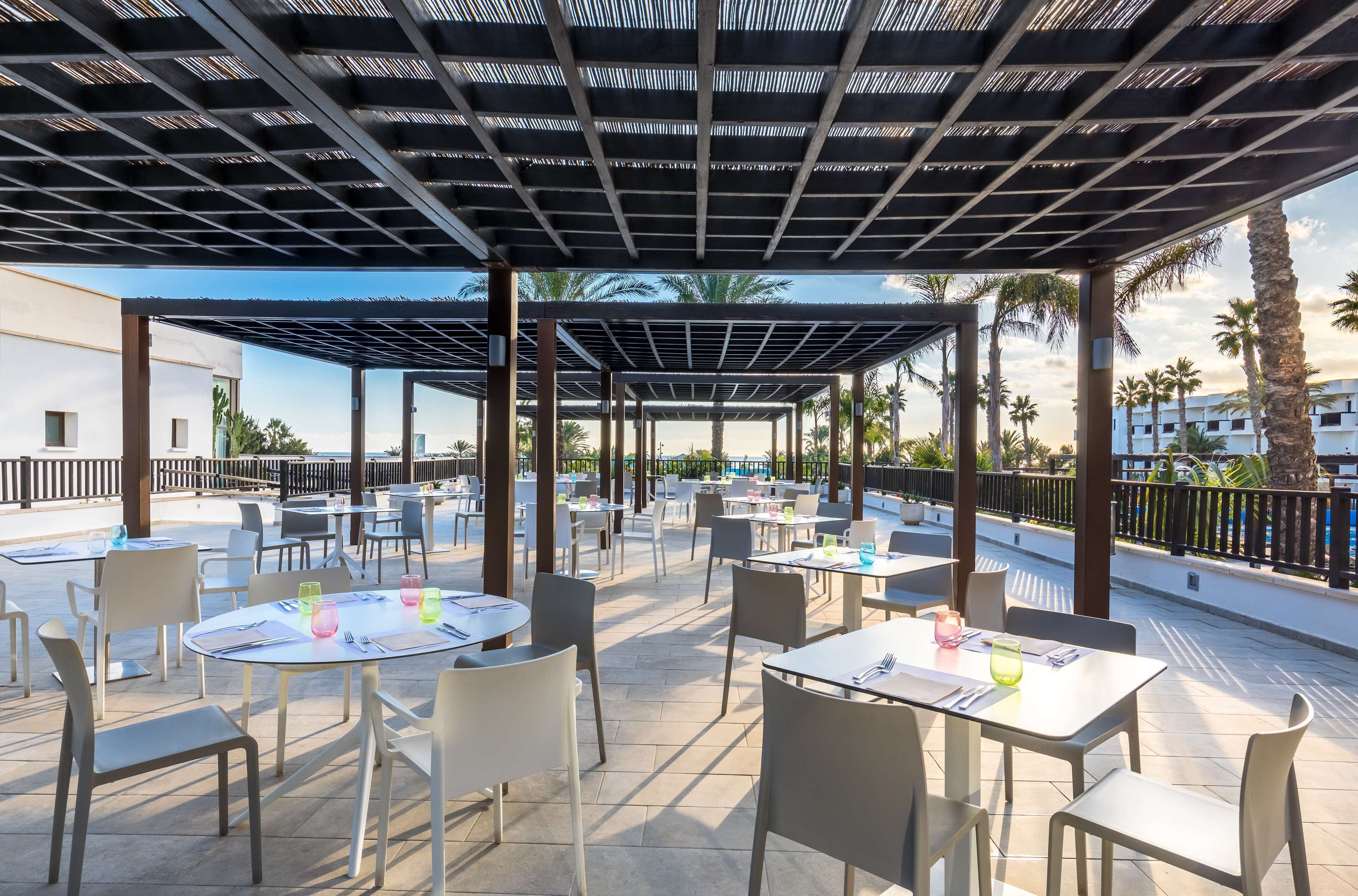 breakfast, lunch, dinner served; international cuisine