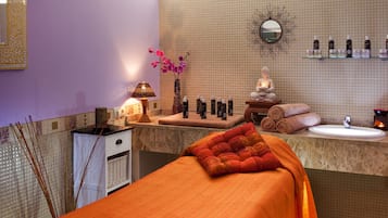 Salas de tratamiento para parejas y baño turco o hammam