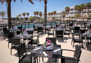 Se sirven desayunos, comidas, cenas y cocina internacional