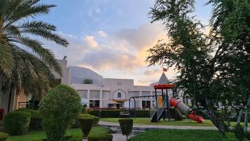 Zona de juegos infantil al aire libre