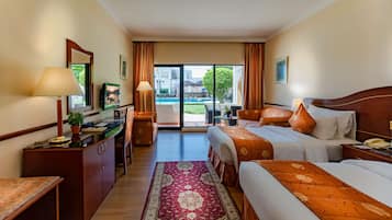 Minibar, Zimmersafe, individuell eingerichtet, Schreibtisch