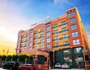 Front of property - Swiss International Palace Hotel Manama (Manama)