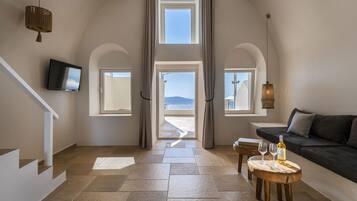 Prestige Suite Outdoor Hot Tub Caldera View | Ropa de cama de alta calidad y minibar