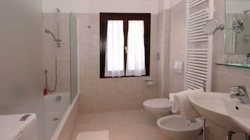 Shower, hair dryer, bidet, towels