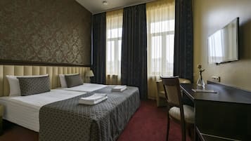 1 bedroom, hypo-allergenic bedding, minibar, in-room safe