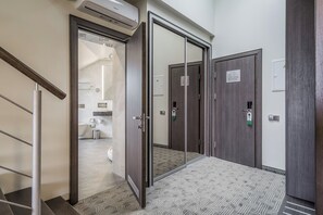 Allergitestet sengetøy, minibar, safe på rommet og skrivebord