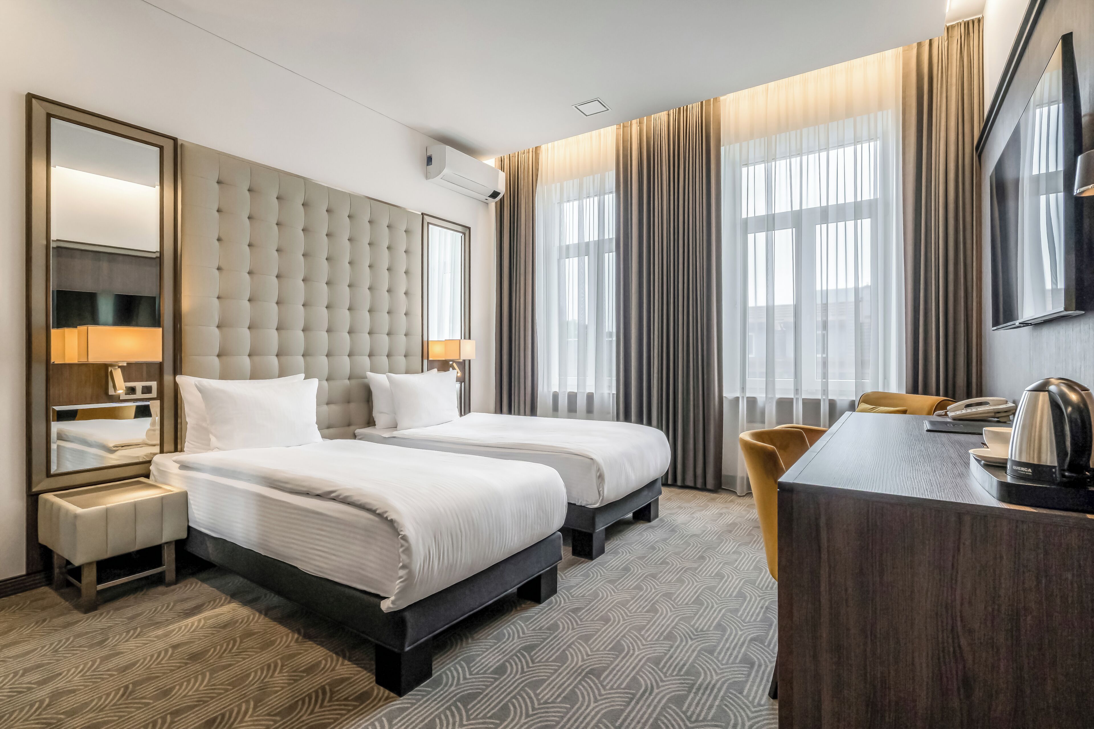 Allergitestet sengetøy, minibar, safe på rommet og skrivebord