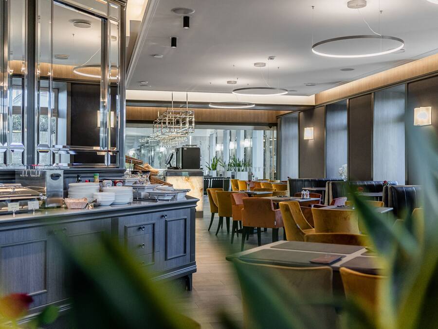 Se sirven desayunos, almuerzos y cenas; cocina de Europa del este