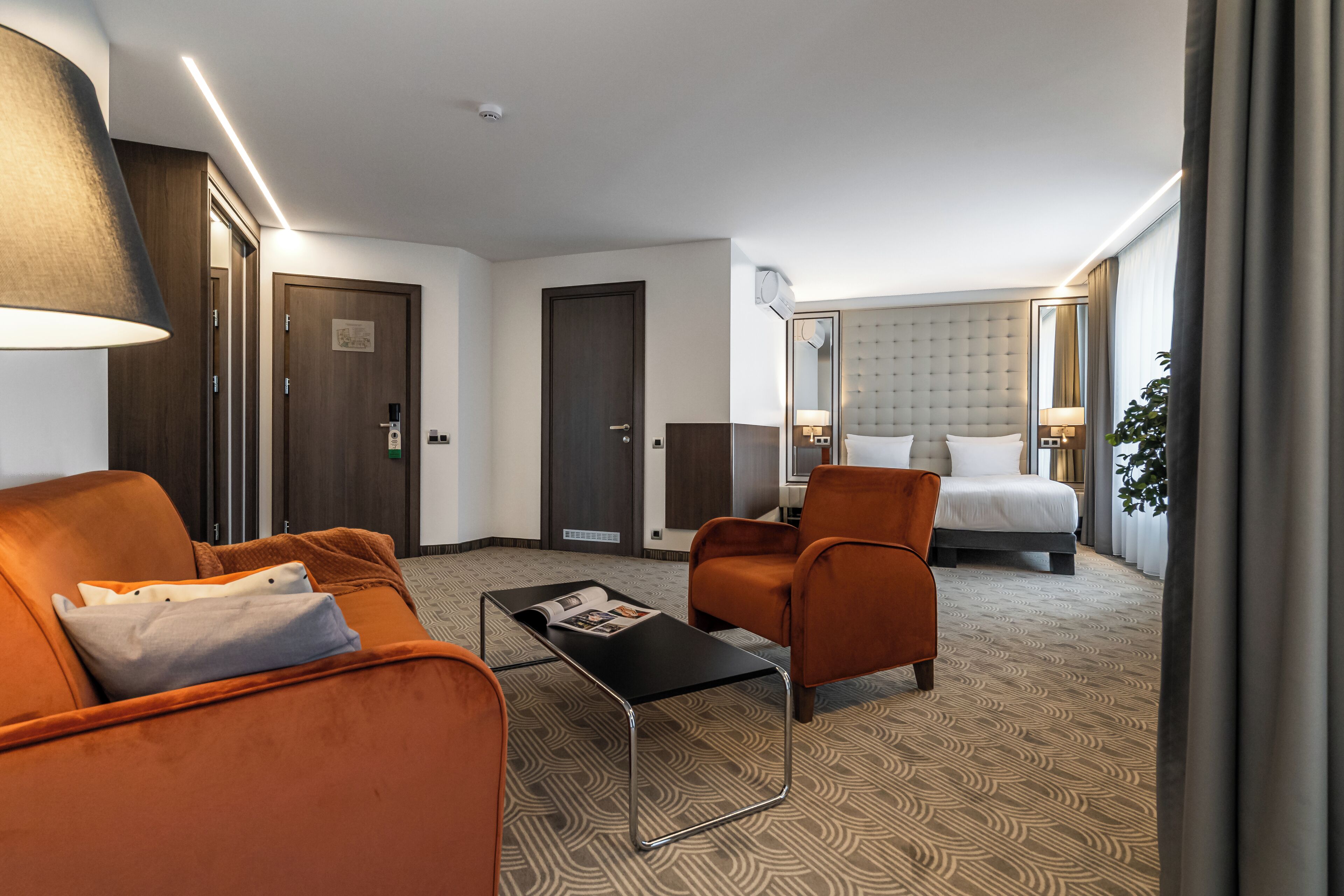 Allergitestet sengetøy, minibar, safe på rommet og skrivebord