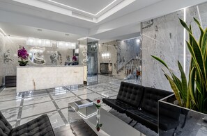 Coin salon dans le hall