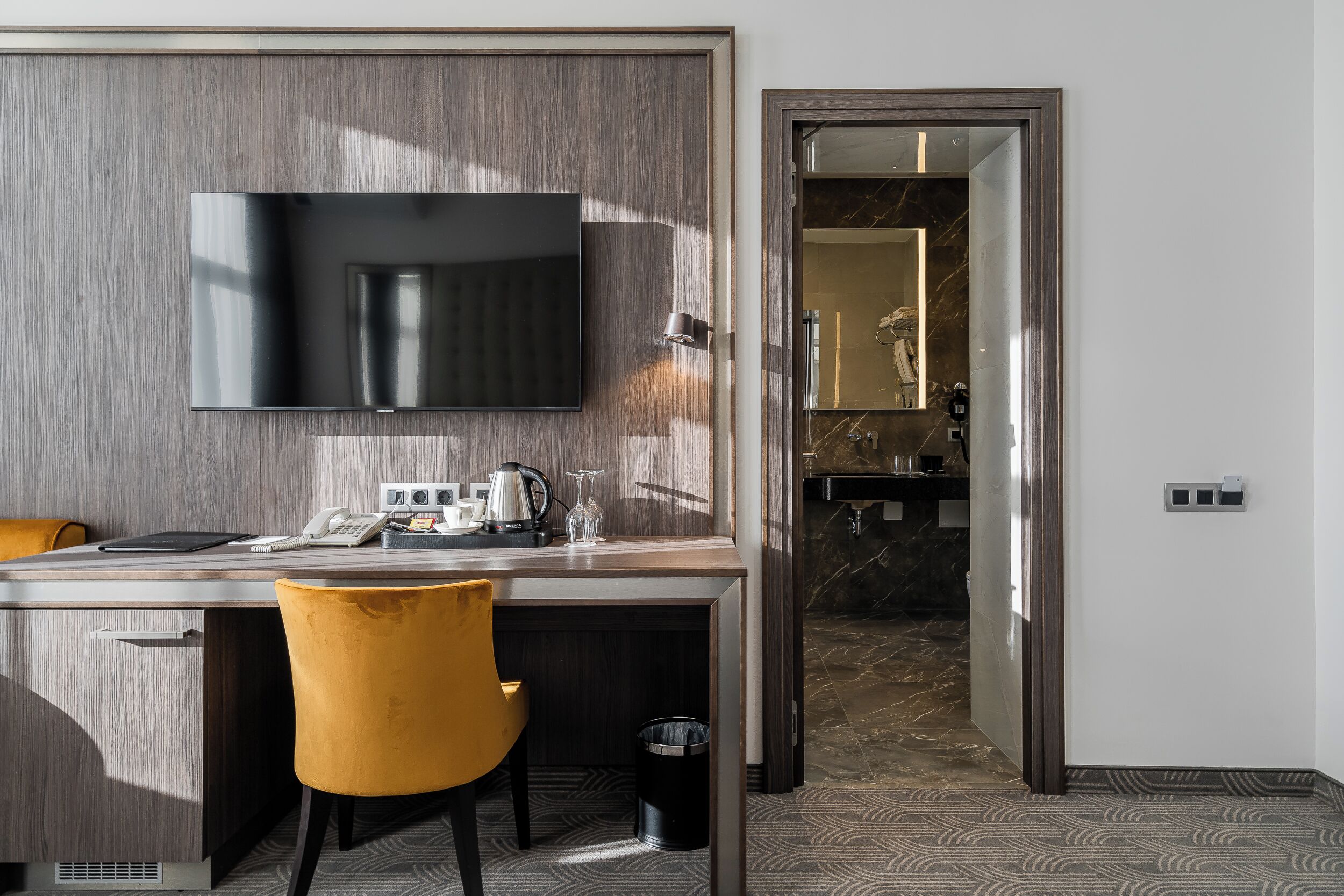 Hypo-allergenic bedding, minibar, in-room safe, desk