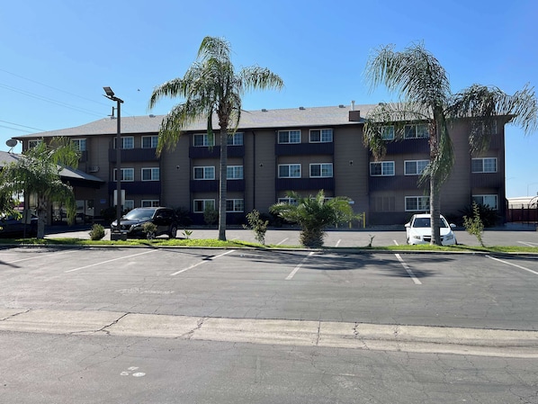 Exterior - Studio 6 Suites Delano, CA (Delano)