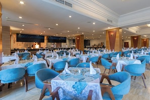 5 restaurants, breakfast, lunch, dinner served; Regional cuisine