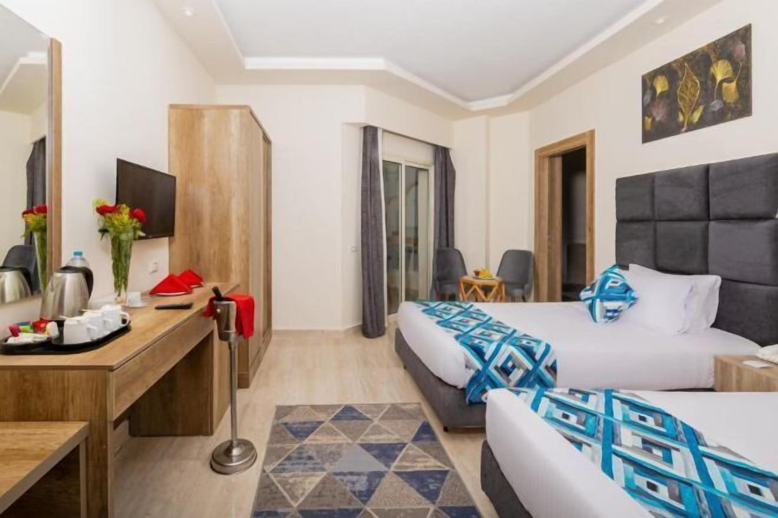 Minibar, coffres-forts dans les chambres, rideaux occultants