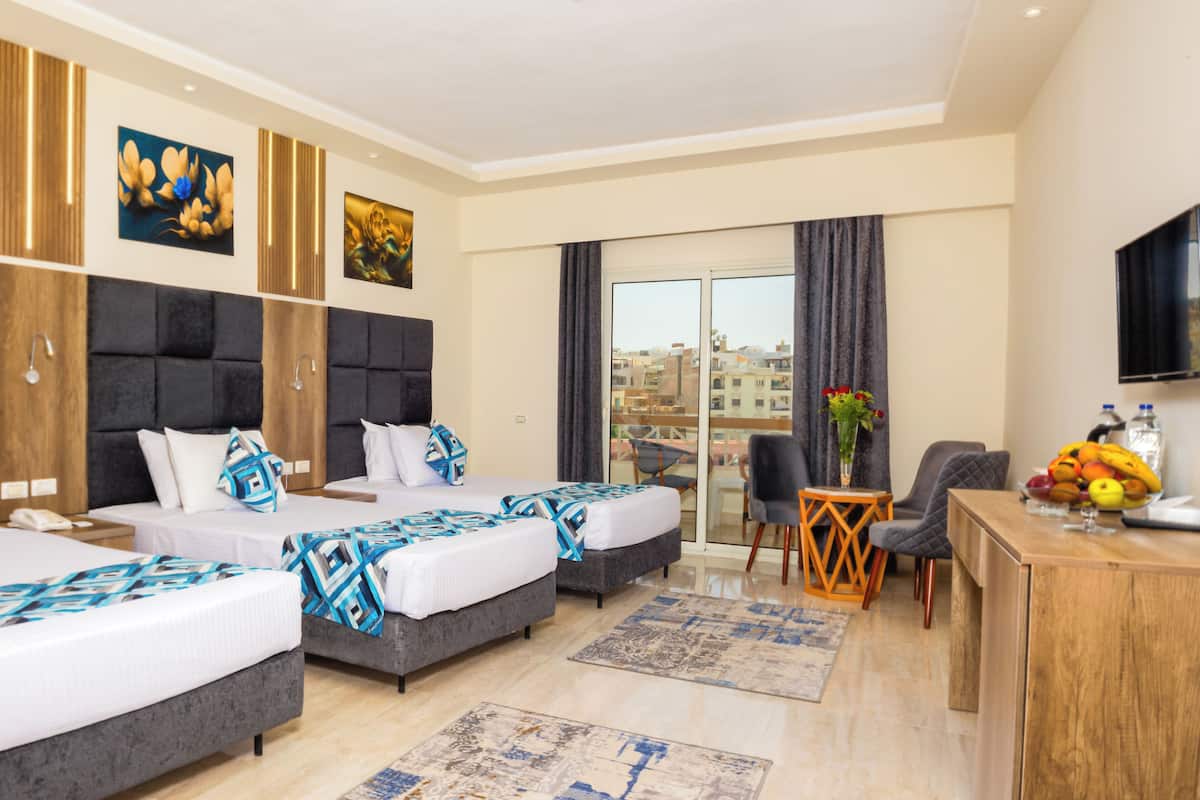 Standard Triple Room, 1 Bedroom | Minibar, in-room safe, blackout drapes, bed sheets