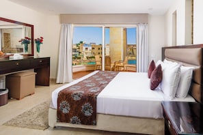 Family Suite, Sea View | Minibar, in-room safe, blackout drapes, bed sheets