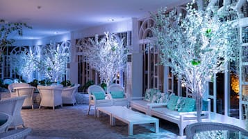 9 bars/lounges, 4 beach bars, swim-up bar, poolside bar