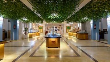 5 restaurants, breakfast, lunch, dinner served; French cuisine