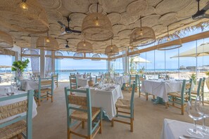 5 restaurantes, se sirven desayunos, comidas, cenas y cocina francesa