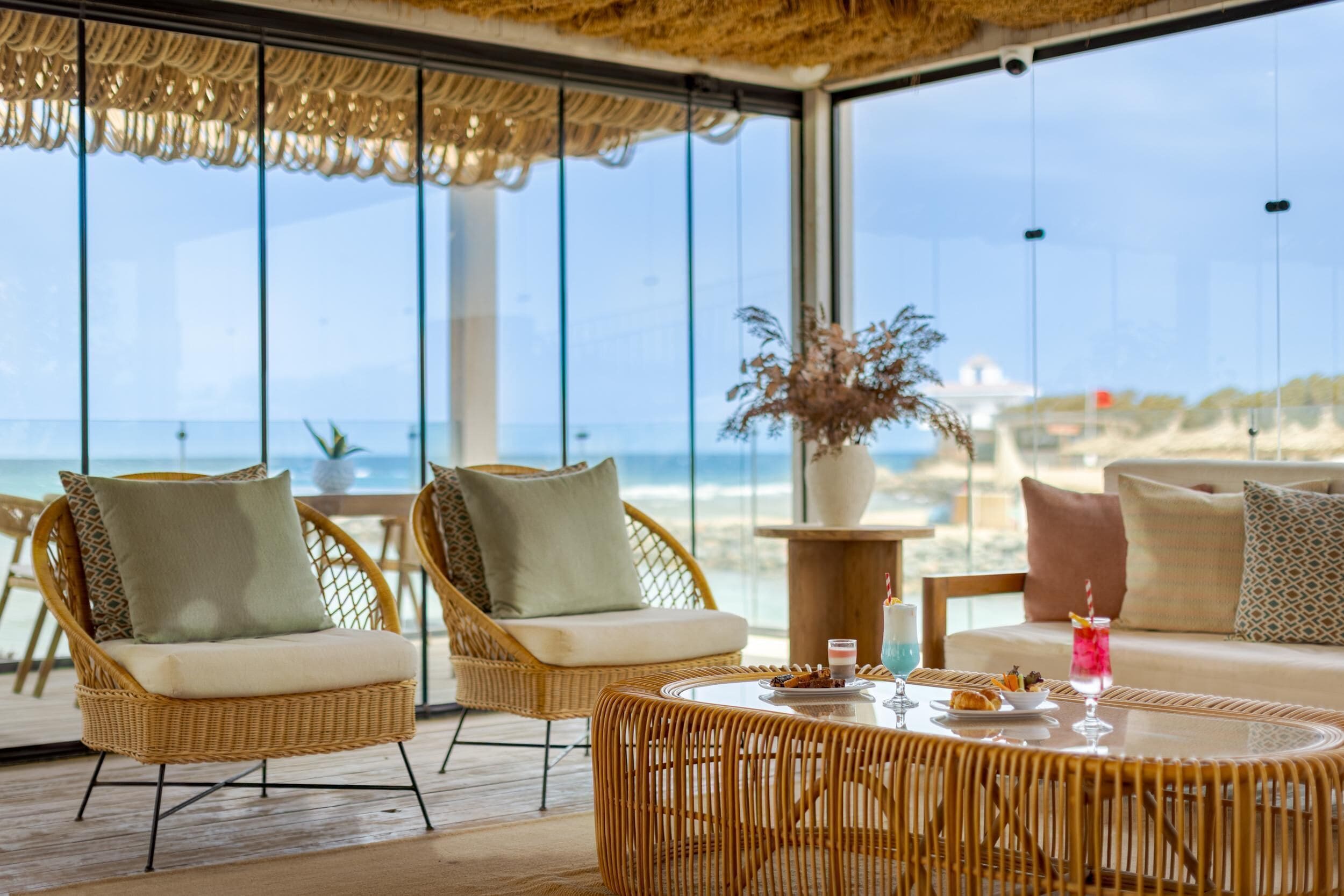 9 bars/lounges, 4 beach bars, swim-up bar, poolside bar