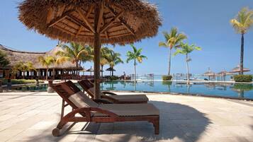 3 outdoor pools, pool umbrellas, sun loungers