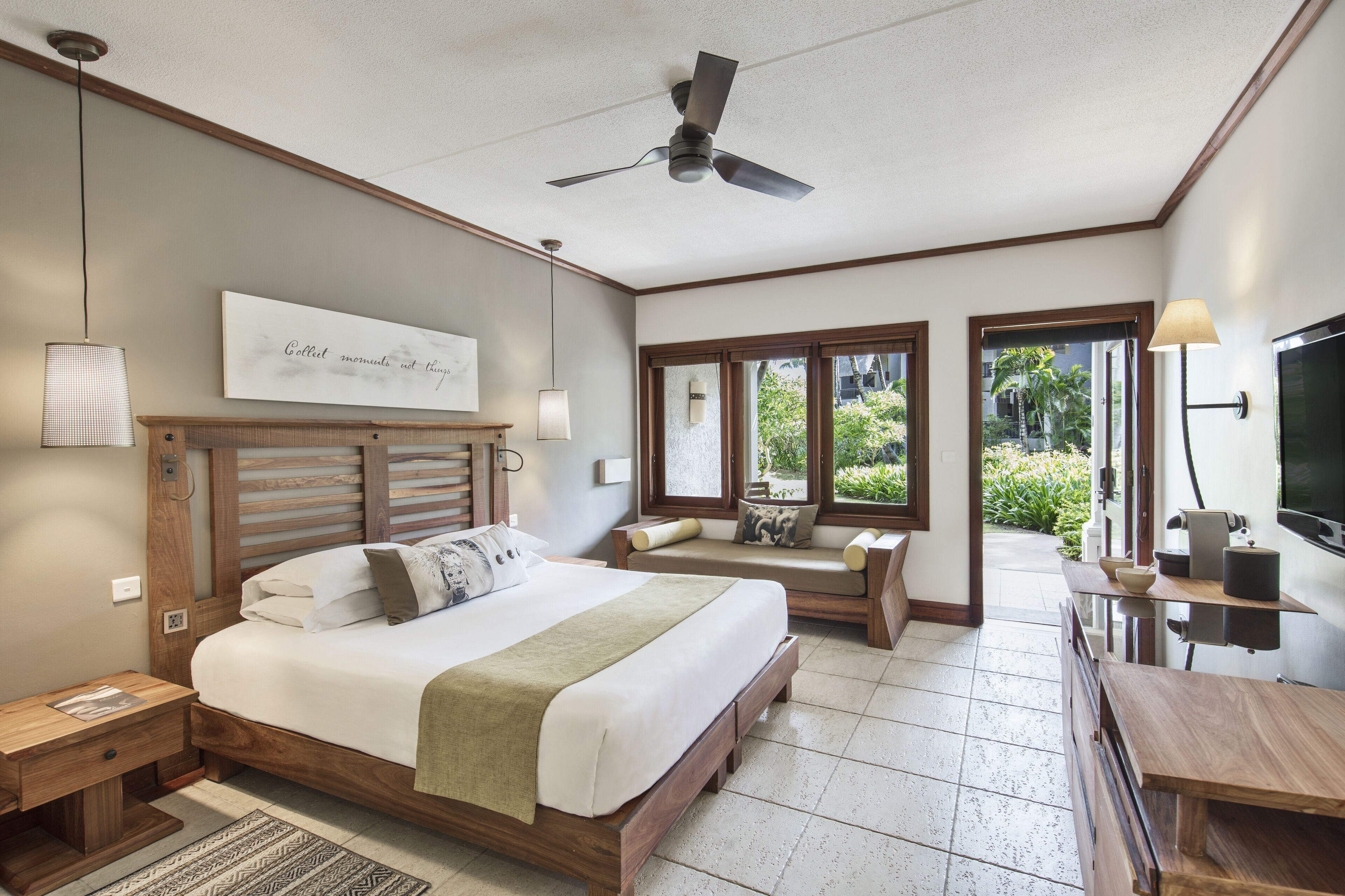 Roba de llit hipoal·lergògena, minibar i caixa forta a l'habitació 