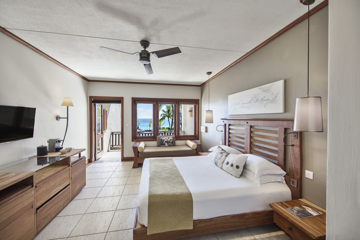 Hypo-allergenic bedding, minibar, in-room safe, individually decorated