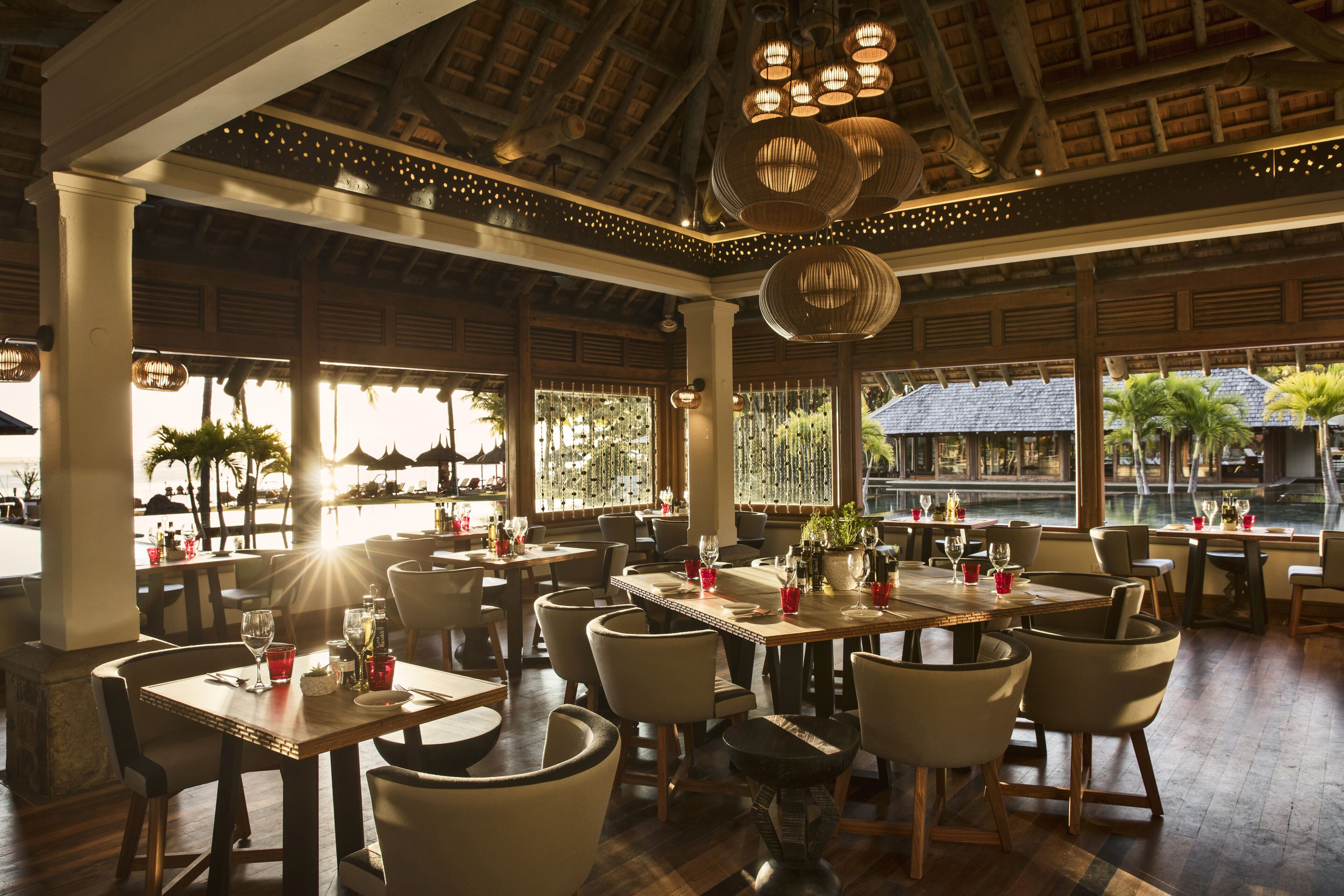 5 restaurants; breakfast, lunch, dinner and brunch served 